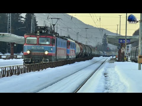 LE5100KW 40-1010-4 & ND2 60-1509-8 Dieselok in Zăpadă/Snow in Gara Predeal Station - 27 March 2021