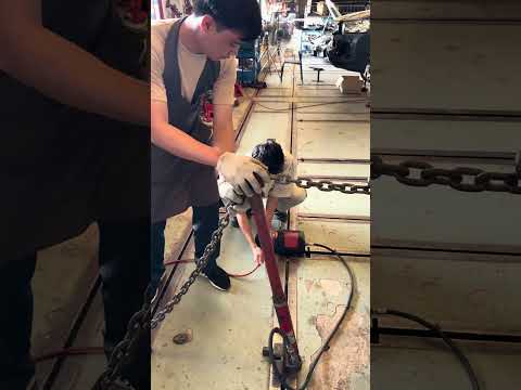 Perbaikan Sempurna! Dudukan Radiator Kembali Seperti Standar Pabrik di Toyota Revo#carrepair #ซ่อมรถ