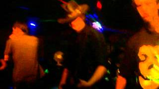 Menarka Punk- Vomitar (Cover de The Kagas) En vivo en Don Matheo Bar