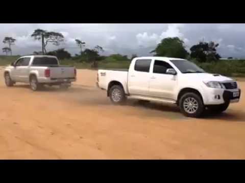 TOYOTA HILUX vs VOLKSWAGEN AMAROK