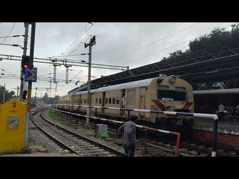 66519 Marikuppam -KSR Bengaluru MEMU arrives at its terminal stop: KSR Bengaluru