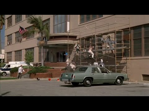 Frank Drebin parkt! (Die nackte Kanone 1-3)