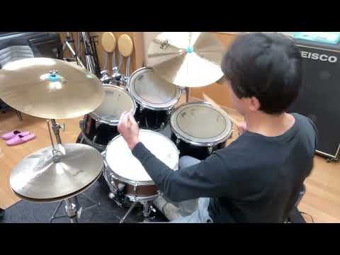 Short drum solo - play with left foot 2-3 rumba clave.