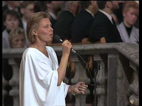 Olof Palme's funeral,Aria Saijonmaa sings "Einai megalos o kaimos" music by Mikis Theodorakis