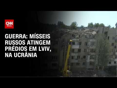 Mísseis russos atingem prédios em Lviv e moradores podem estar sob escombros