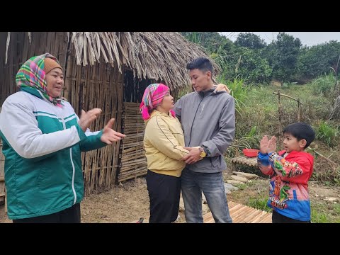 An elderly woman's kindness helped a driver find his single mother after days of searching.