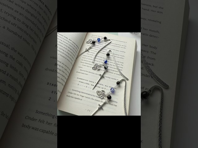 Vídeo relacionado con Marcapáginas De Metal, Dragón Marcapaginas Punto De Libro Con Colgante De Piedras Preciosas, Personalizar Espada Bookmark, Para Profesores, Estudiantes, Amantes De Los Libros - Púrpura