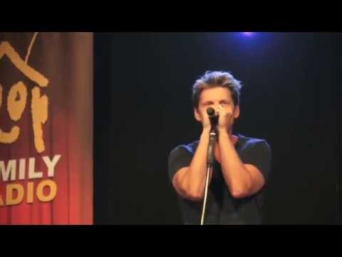 Gene Thomas met Goud