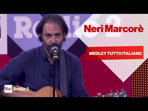 Neri Marcorè canta un medley delle sue canzoni italiane preferite a Radio2 Social Club