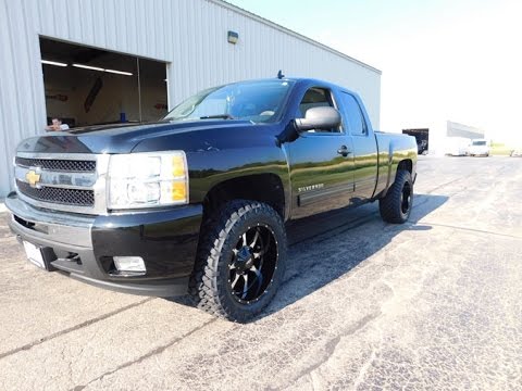2011 Chevy Silverado 1500 20x10 Moto Metal MO970 Wheels & 285/55 Nitto Trail Grappler Tires