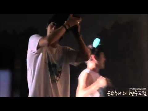 [Fancam] 110814 Hyunseung taking his shirt off / slight Junseung moment [United Cube Con]