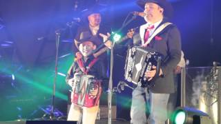 Ivan Flores con Intocable - Vete ya en Vivo