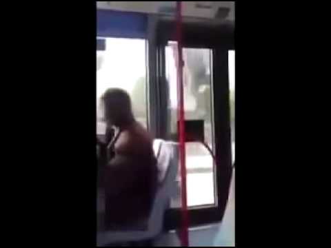 Der behinderte im Bus/Stadt