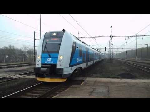 Příjezd a odjezd vlaku Os 6802 (ČD 440.001) - Most, 23. 4. 2013