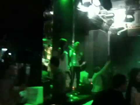 Крутящийся танцпол, в we are family