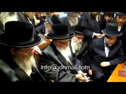 Skver Rebbe @ Nichum Aveilim Munkatcher Rebbe - Cheshvan 5774