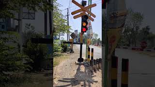 Download lagu suara palang pintu kereta api dengan lampu traffic light unik #railway #railroadcrossing mp3