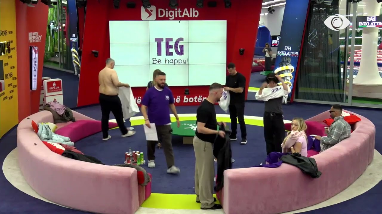 Rogerti si lider i shtëpisë ndan banorët në dy grupe për realizimin e sfidës