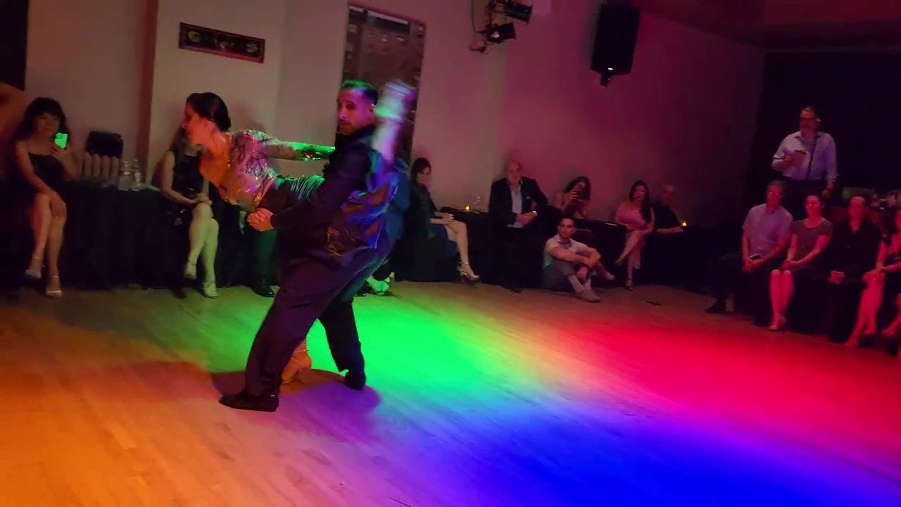 Argentine tango: Yesica Esquivel & Ariel Leguizamon - La Cumparsita