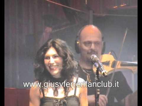 Giusy Ferreri live Firenze - 08/04/2011 applausi