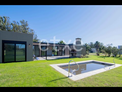 Video de YouTube - Casa en Venta con Renta en Cumbres de Carrasco