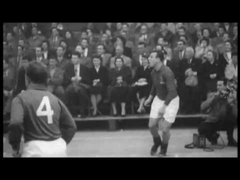 Vic Mees speelt tennisvoetbal met Rik Coppens