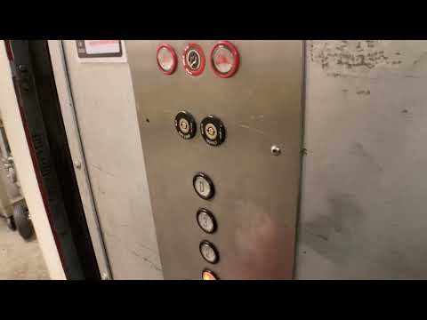 Incredibly Loud Montgomery Hydraulic Freight Elevator At NM At The WGSP In Paramus NJ
