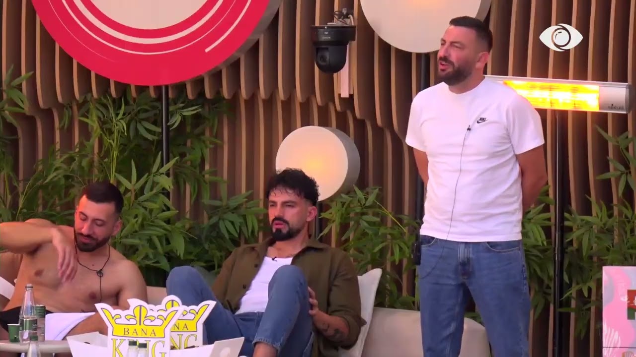 Je duke gabuar studio/ Vijon debati mes Vserlos dhe Kellyt: Ty edhe mami jot të tha…