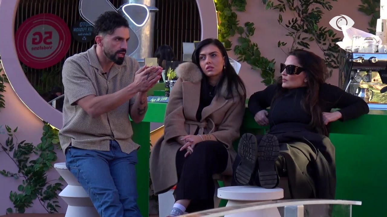 Je me paranoja/ Aldo bisedon me Rozanën