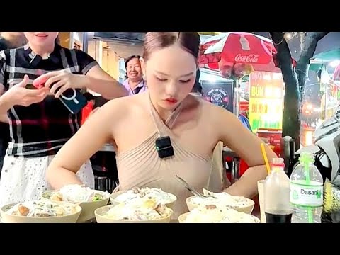 Bé Mai thử thách 6 tô bún sứa thời gian 7 phút 