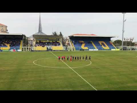 L'ingresso in campo di Fermana e Cesena