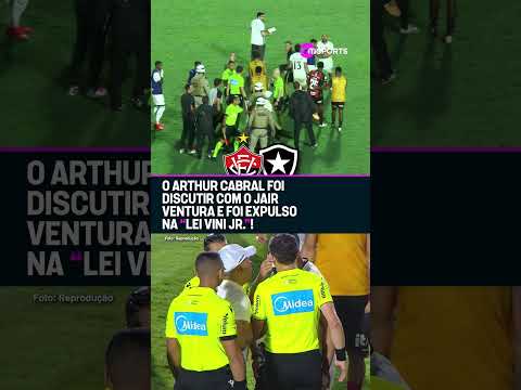 LEI VINI. JR APLICADA PRO BOTAFOGO! ARTHUR CABRAL COBRIU A BOCA NA FRENTE DO ÁRBITRO #shorts