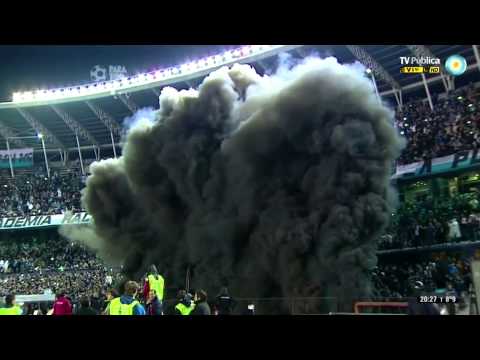 "El descenso de Independiente, la fiesta de Racing - La película" Barra: La Guardia Imperial &bull; Club: Racing Club