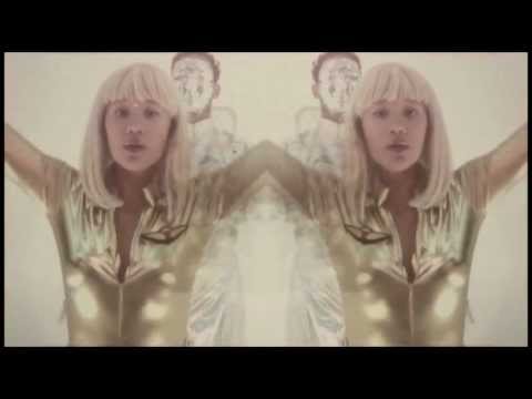 download lagu mp3 mp4 Les Amoureux Du Voyage, download lagu Les Amoureux Du Voyage gratis, unduh video klip Les Amoureux Du Voyage