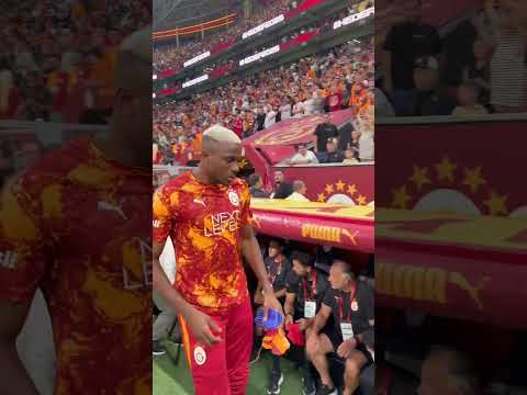 🦁 Mauro Icardi ve Victor Osimhen, yedek kulübesindeki yerlerini aldı. #shorts