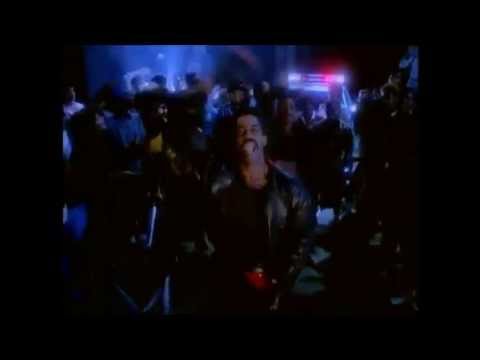 Wave Your hands in the air like you don't care! (Vine)