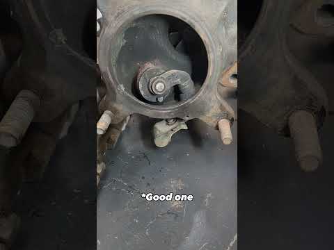 Compare good vs. Bad wastegate flap actuation on a turbocharger. #carmaintenance #autorepair