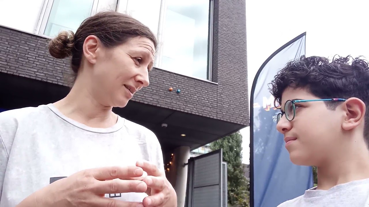 Straatpraat met Eyas episode 2 &quot;dans in de openbare ruimte&quot; (BOUWSTOF: 13-10-2021)