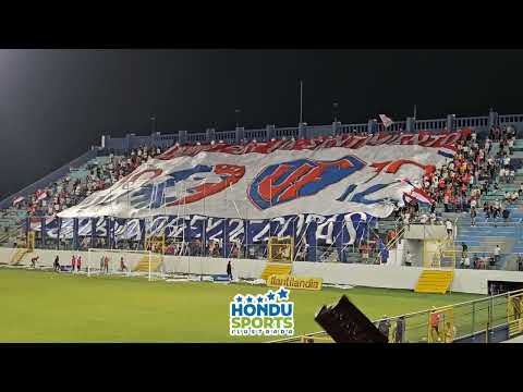 "El gran recibimiento de la afición al Olimpia en San Pedro Sula" Barra: La Barra 79 &bull; Club: Olimpia &bull; País: Paraguay