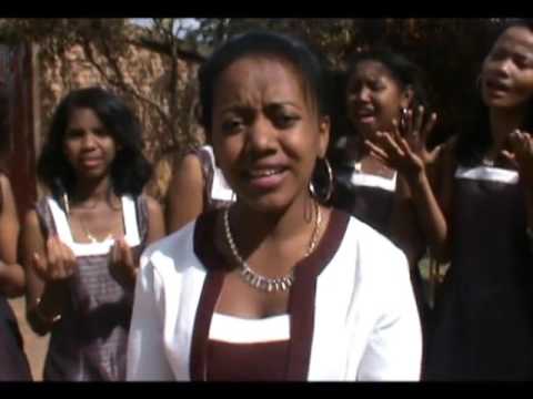 Maty izy HOSI-PIDERANA VOL 09 (Fahatsiarovana an'i chef taine Annie)