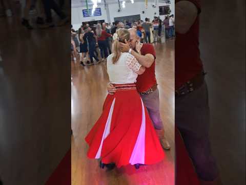 no Valdir Trentin clube do Vovô em Chopinzinho no Paraná.Brasil #shotrs #baile #dancarinos #dança