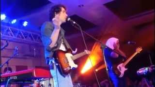 TAHITI 80 2011 snippet audience singalong!