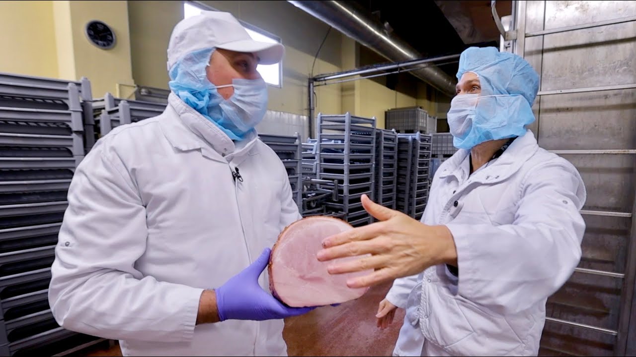 Így készül a PRÁGAI SONKA a KOMÉTÁNÁL, ahol évi 600 ezer sertést dolgoznak fel.