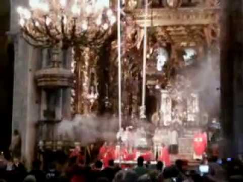 Jakobsweg live in Spanien - Pilgermesse mit Weihrauchfass Botafumeiro
