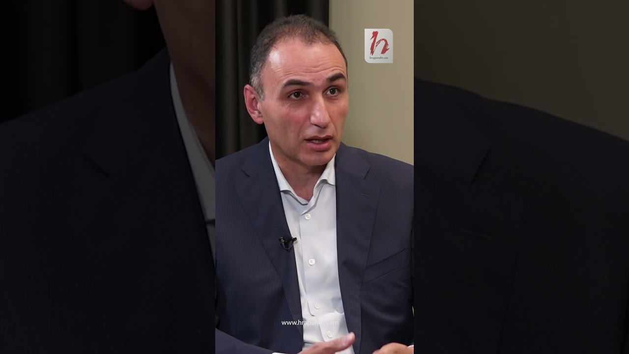 Պետությունդ ներկայացնող համար առաջին պաշտոնյան, ծաղրածուի տեսքով, կանգնած է թուրքական սուլթանի առաջ