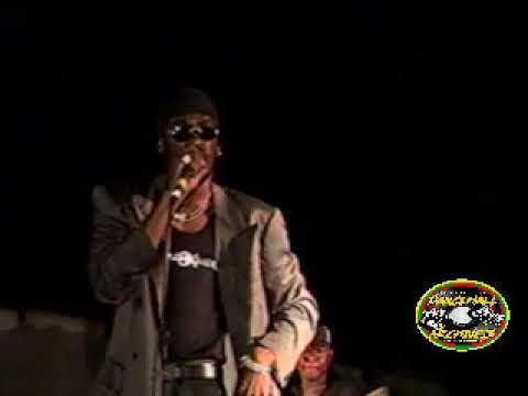 BOUNTY KILLA LIVE LADY SAW DANCE.. ID THIS ONE FOR MR NUH!