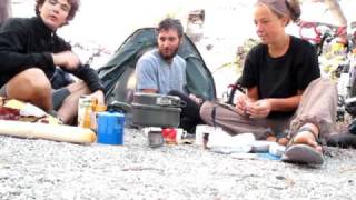 preview picture of video 'Préparation petit déjeuner (3/3) - Répartition des tâches (Tour du Monde)'