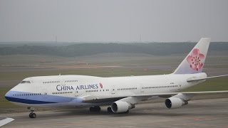 preview picture of video 'China Airlines N168CL Boeing 747-409 NEW CHITOSE Airport Takeoff 中華航空 B747離陸'