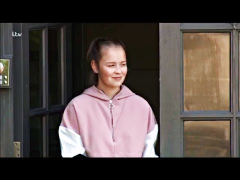 Liv Flaherty 2nd October 2020 - paul helps vinny win liv over by, buying her a present from vinny