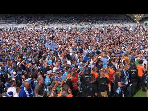1 8 6 0 Oleo Bamboleo Bamboleo - Löwenstarke Aufstiegsfeier auf dem Rasen des Grünwalder Stadions